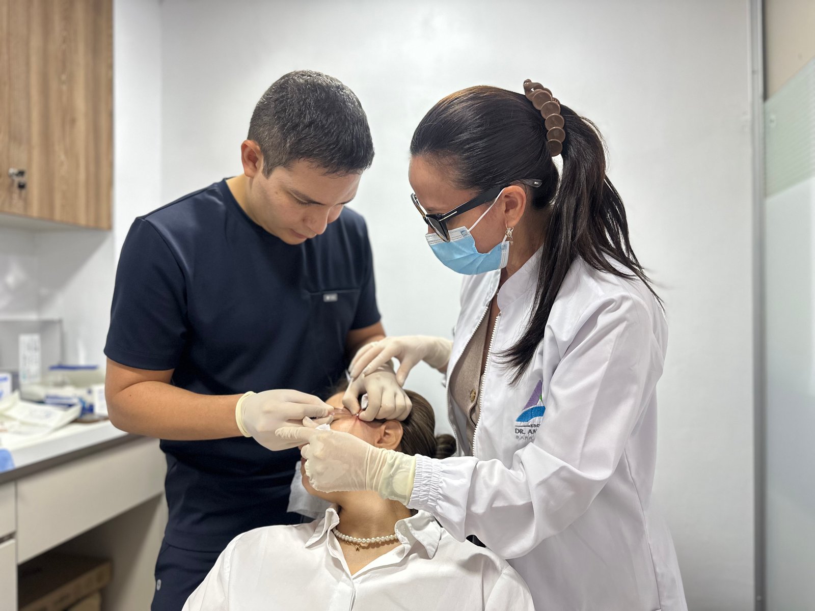 Estética facial y valoración médica de una paciente